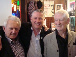 Niall Toibin in attendance in Grogans to see Vincent in Behan one man show. Gerry on sound and light..